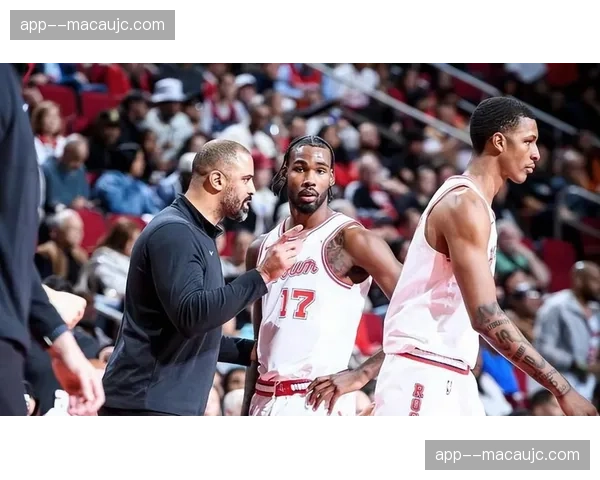 火箭伊森7投全中16分10篮板 替补奇兵对控场平衡的打破